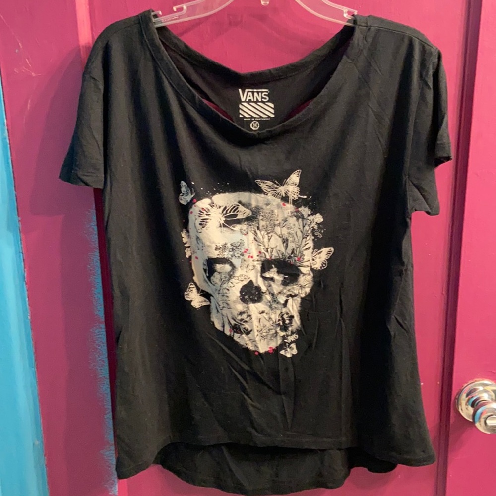 Cute black Vans skull shirt w/ cut out back, M